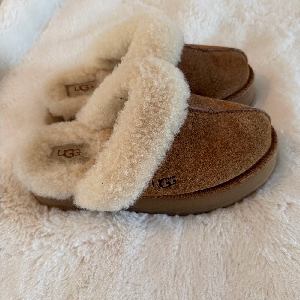UGG Slippers- Disqutte - Chesnut
